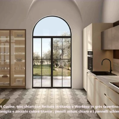 Modern easy cucina lineare colonne tutto vetro piano in grès travertino
